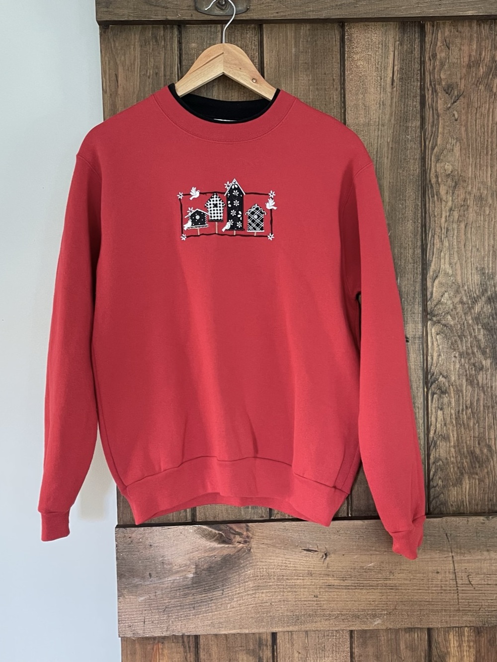 Top Stitch Double Collar Crewneck Embroidered Bird & Birdhouse Sweatshirt Medium